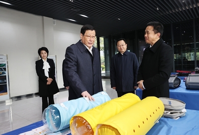 應(yīng)勇在鄂州調(diào)研時強調(diào) 確保花湖機場如期運營 加快武鄂同城化發(fā)展 新材料技術(shù)推廣服務(wù)